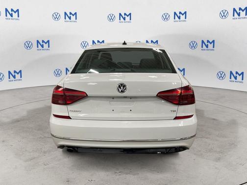 Pure White 2018 Volkswagen Passat 2.0T R-Line