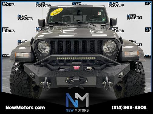 Crystal Metallic 2023 Jeep Gladiator Sport