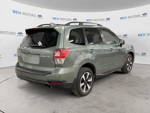 Jasmine Green Metallic 2018 Subaru Forester 2.5i Limited
