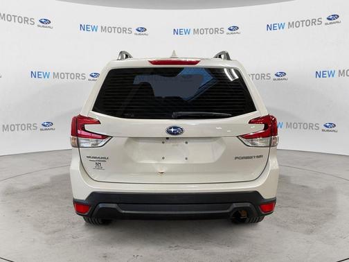 Crystal White Pearl 2019 Subaru Forester