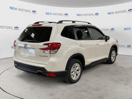 Crystal White Pearl 2019 Subaru Forester