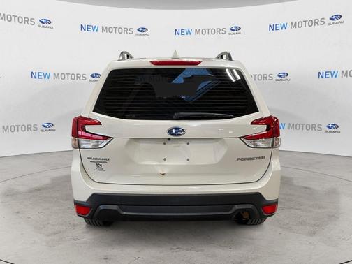 Crystal White Pearl 2019 Subaru Forester