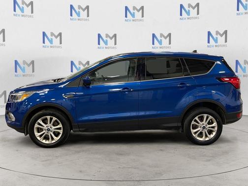 Lightning Blue Metallic 2019 Ford Escape SE