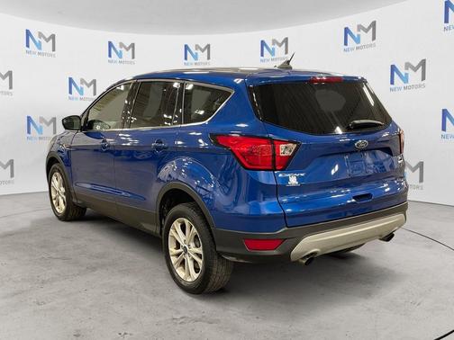 Lightning Blue Metallic 2019 Ford Escape SE