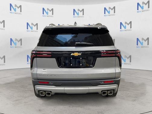 Sterling Gray Metallic 2026 Chevrolet Traverse LT