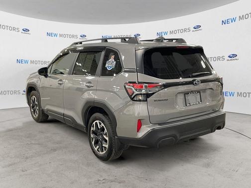 Pearl 2025 Subaru Forester Premium