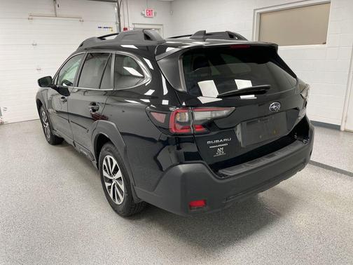 Crystal Black Silica 2025 Subaru Outback Premium