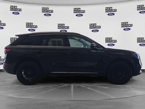 Black Metallic 2022 Lincoln Corsair Reserve