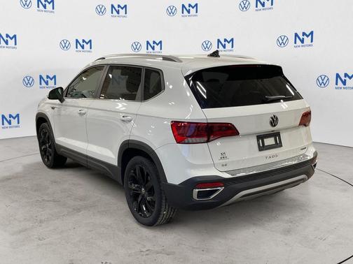Pure White 2023 Volkswagen Taos 1.5T SE