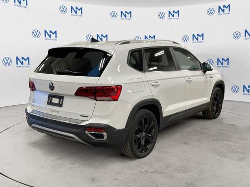 Pure White 2023 Volkswagen Taos 1.5T SE