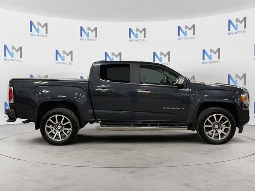 Hunter Green 2021 GMC Canyon Denali