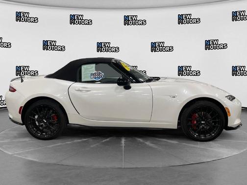 Snowflake White Pearl 2025 Mazda MX-5 Miata Club