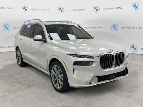 Mineral White Metallic 2027 BMW X7 xDrive40i