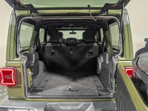 Sarge Green Clearcoat 2021 Jeep Wrangler Unlimited SAHARA