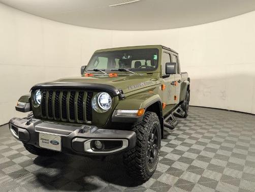 Sarge Green Clearcoat 2021 Jeep Gladiator SPORT