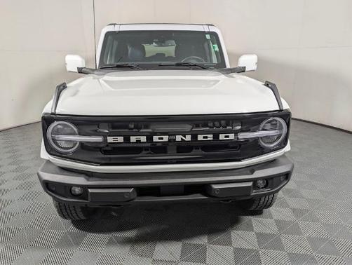 OXFORD WHITE 2023 Ford Bronco OUTER BANKS