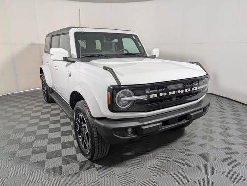 OXFORD WHITE 2023 Ford Bronco OUTER BANKS