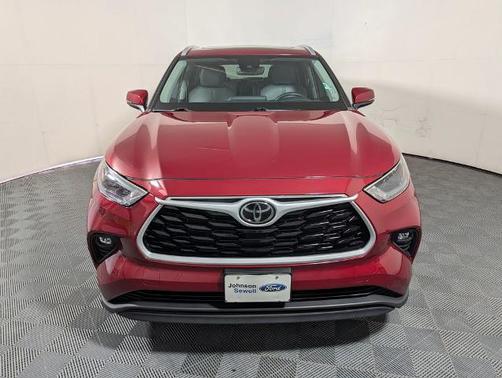 Wind Chill Pearl 2022 Toyota Highlander XLE