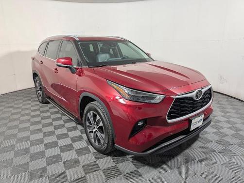 Wind Chill Pearl 2022 Toyota Highlander XLE