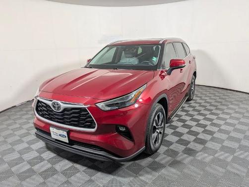 Wind Chill Pearl 2022 Toyota Highlander XLE