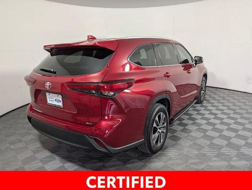 Wind Chill Pearl 2022 Toyota Highlander XLE