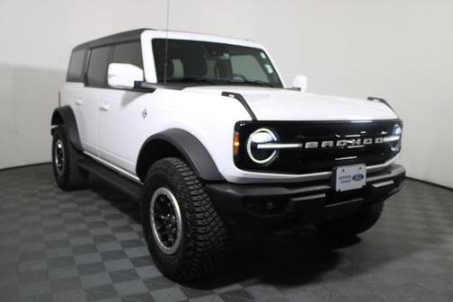 OXFORD WHITE 2023 Ford Bronco OUTER BANKS