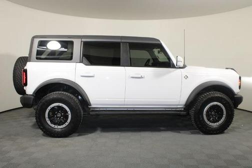 OXFORD WHITE 2023 Ford Bronco OUTER BANKS