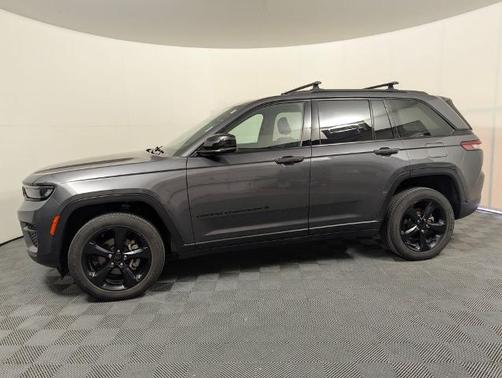 Metallic 2023 Jeep Grand Cherokee LAREDO