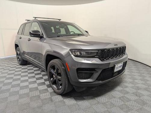 Metallic 2023 Jeep Grand Cherokee LAREDO