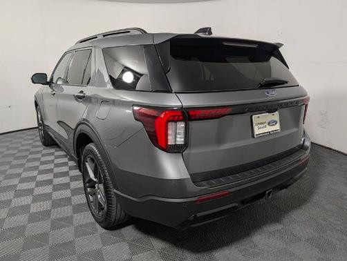 CARBONIZED GRAY METALLIC 2025 Ford Explorer ST-LINE