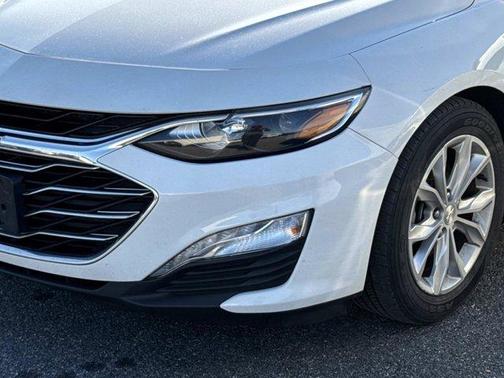Summit White 2019 Chevrolet Malibu LT