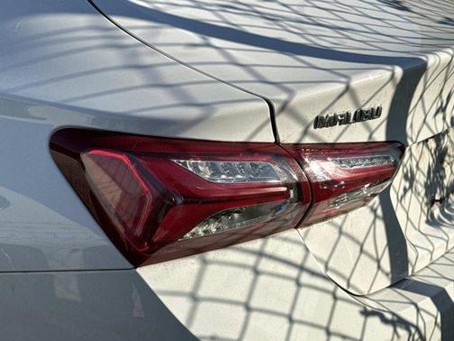 Summit White 2019 Chevrolet Malibu LT