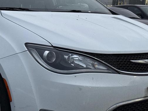 2018 Chrysler Pacifica Touring-L