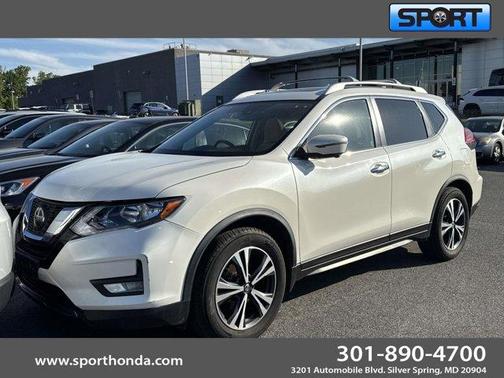 White 2020 Nissan Rogue SV