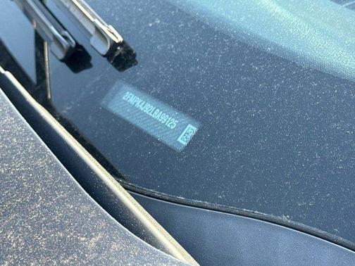 Black 2020 Ford Edge SEL