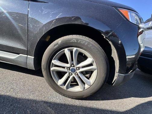 Black 2020 Ford Edge SEL