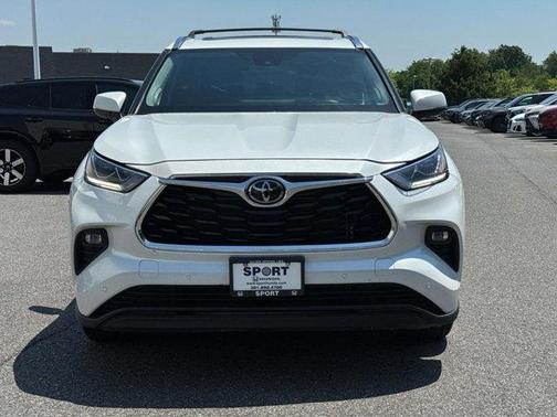 White 2023 Toyota Highlander