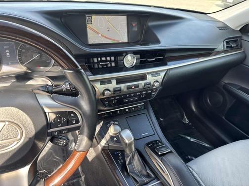 2017 Lexus ES 300h Base