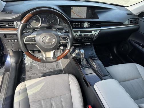2017 Lexus ES 300h Base