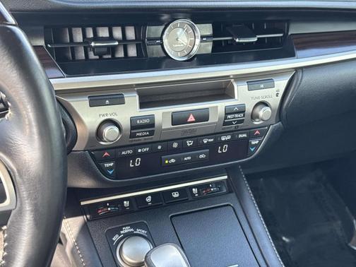 2017 Lexus ES 300h Base
