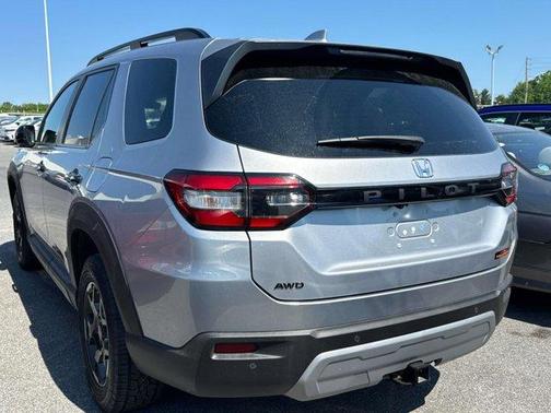 Gray 2025 Honda Pilot TrailSport
