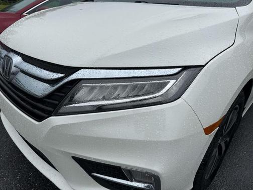 White Diamond Pearl 2019 Honda Odyssey Elite