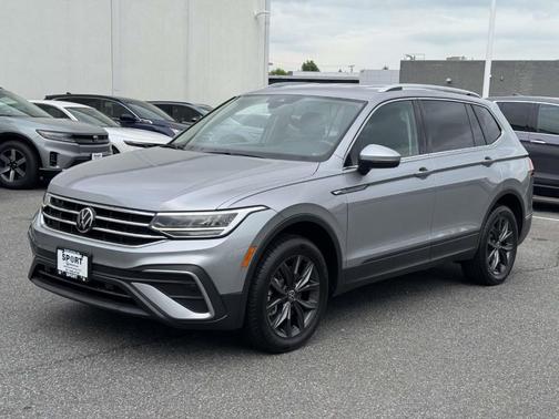 Pyrite Silver Metallic 2024 Volkswagen Tiguan 2.0T SE