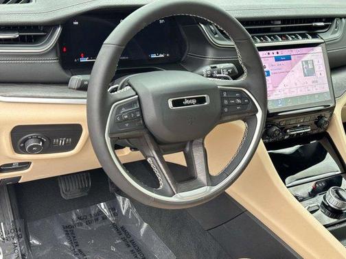 Bright White Clearcoat 2025 Jeep Grand Cherokee Limited