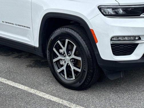 Bright White Clearcoat 2025 Jeep Grand Cherokee Limited
