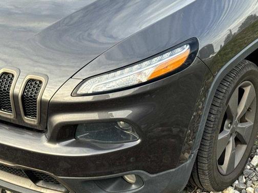 Granite Crystal Clearcoat Metallic 2016 Jeep Cherokee Latitude