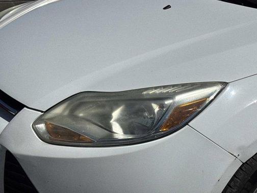 White 2014 Ford Focus SE