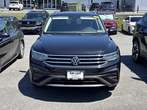 Deep Black Pearl Effect 2022 Volkswagen Tiguan 2.0T SE