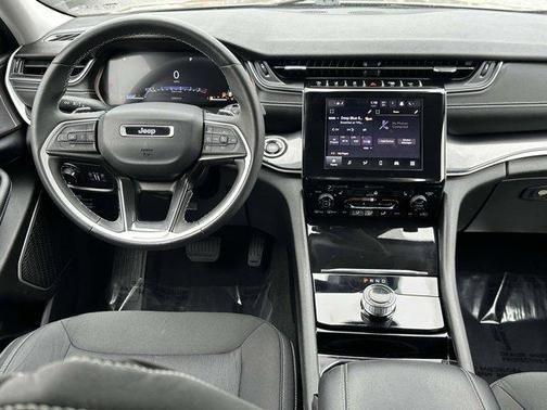 2022 Jeep Grand Cherokee L Laredo