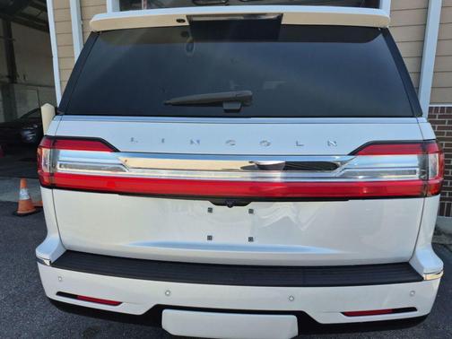 White Platinum 2019 Lincoln Navigator Reserve